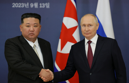 김정은 "러시아 관계가 최우선 순위…제국주의 맞서 함께 싸울 것"